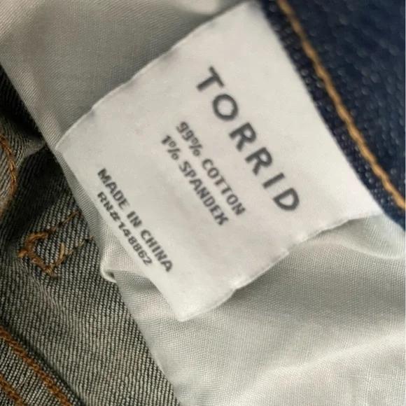 Torrid Girlfriend Jeans- Size 26R (bin 3M) - Picture 6 of 7